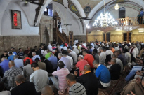 بالفيديو: جموع غفيرة تُشارك في صلاة العيد بمسجدي المحمودية وحسن بك بمدينة يافا 